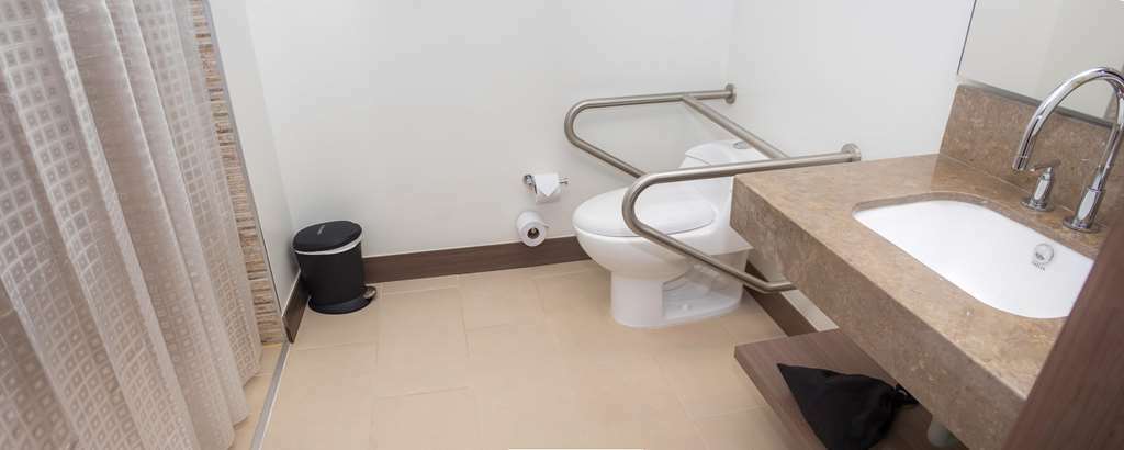 Hampton By Hilton San Isidro 4*
